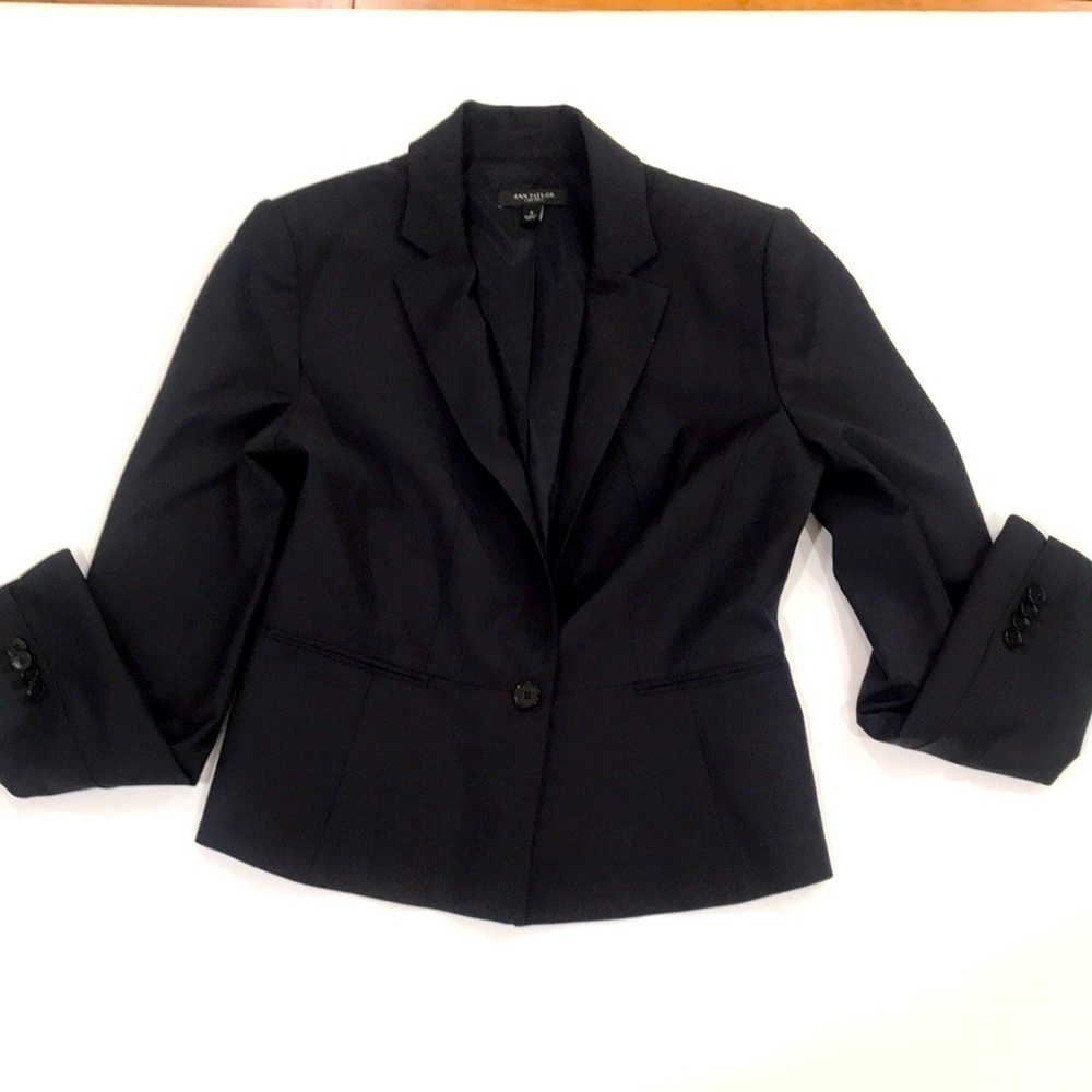 Ann Taylor black blazer Sz 4 carrier